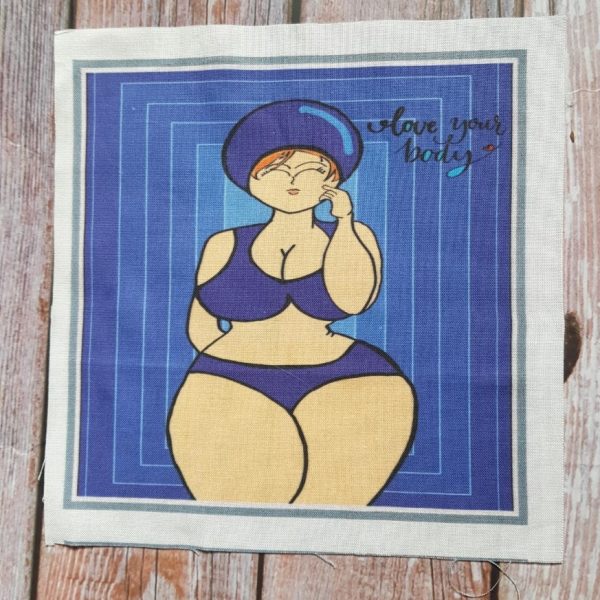 Femme en maillot de bain bleu